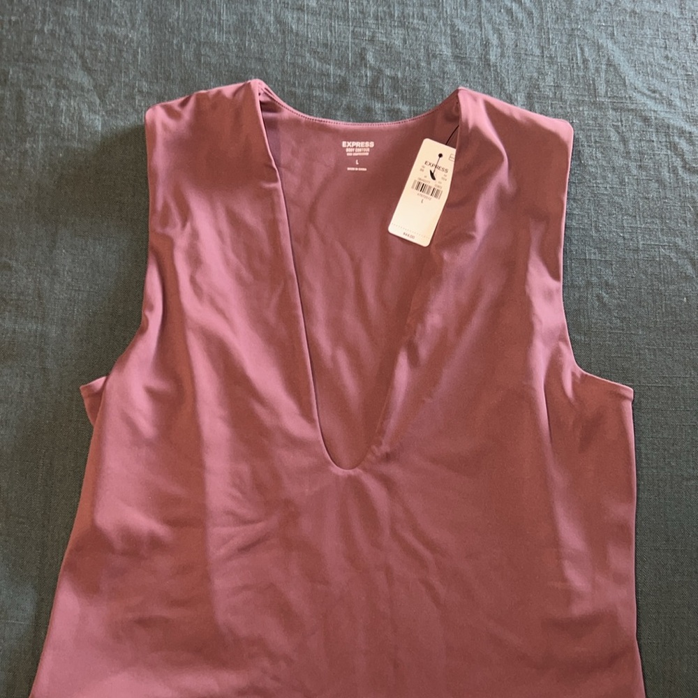 Express Body Contour Crop top - Picture 6 of 7